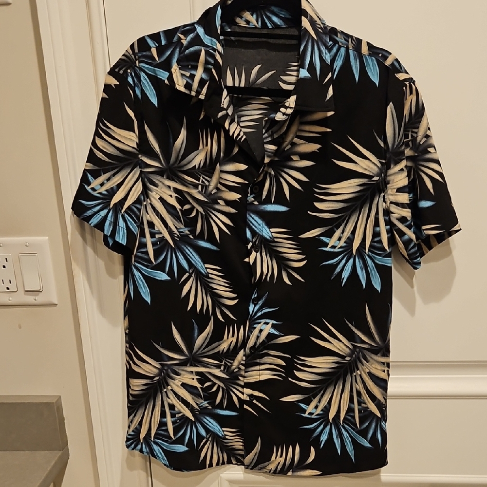 Like New Men's Short Sleeve Button Down Tropical Black, Blue & Tan Shirt‎